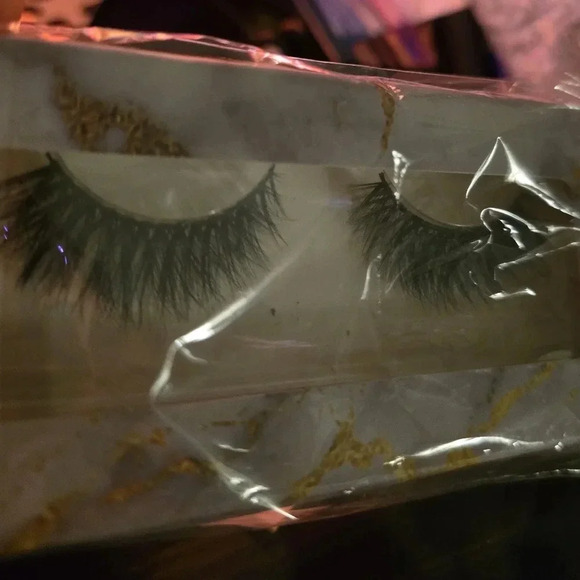 False Eyelashes 1 pair - Picture 2 of 3